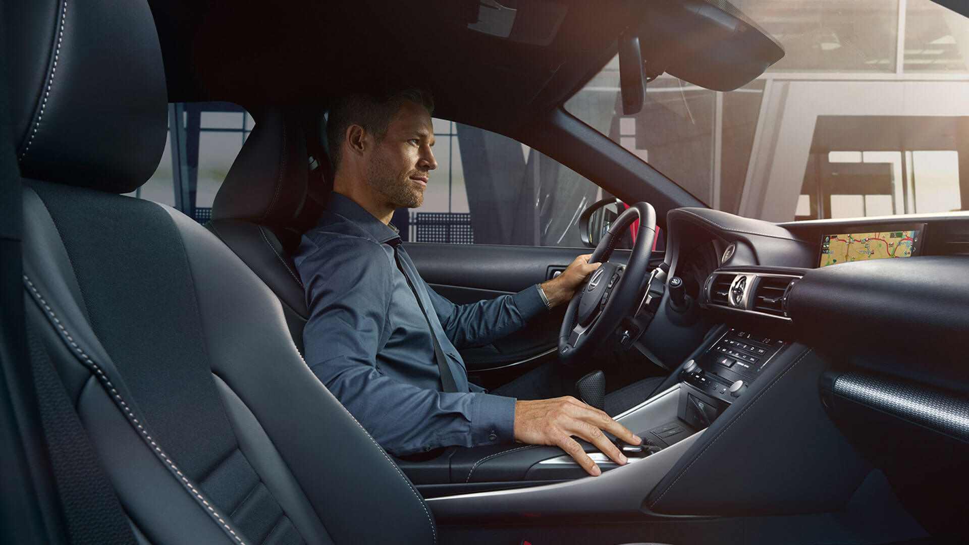 Lexus IS Mann am Lenkrad