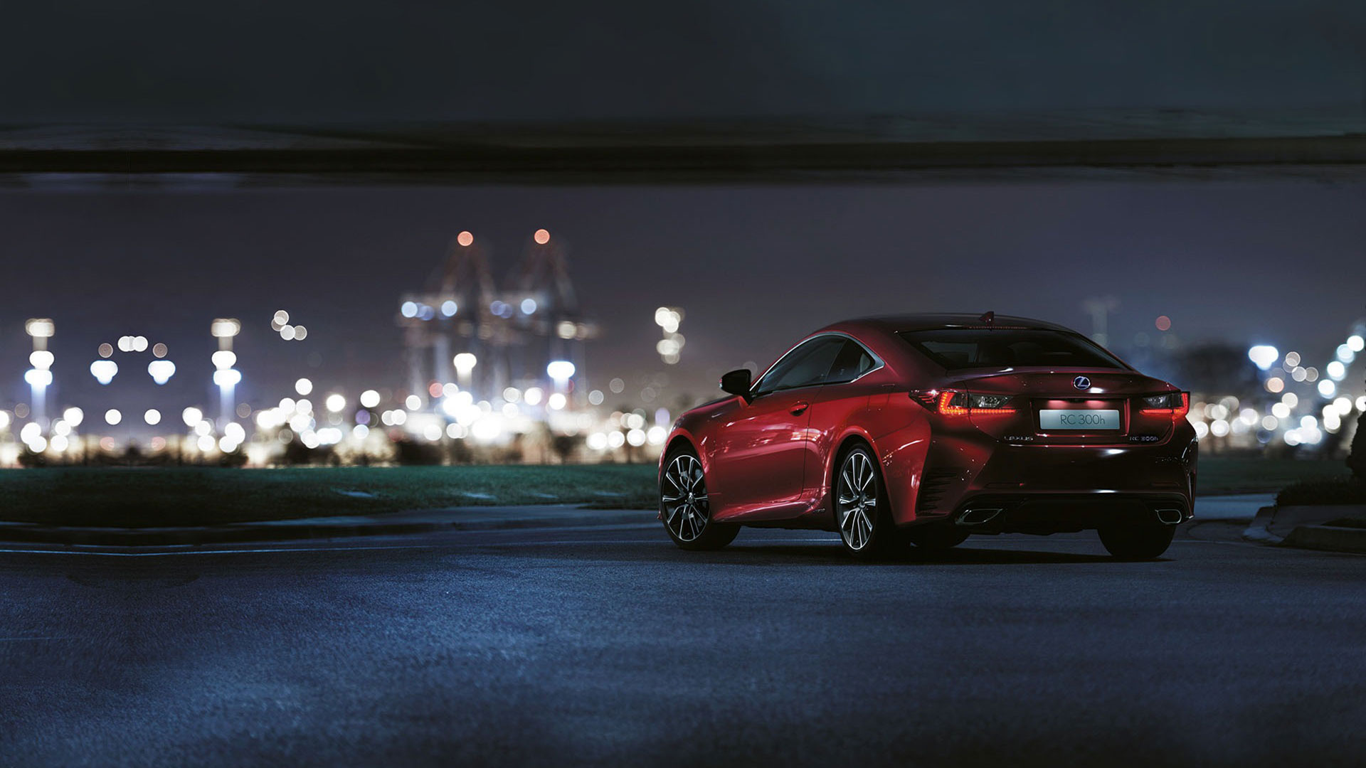 Lexus RC 300h in der Nacht
