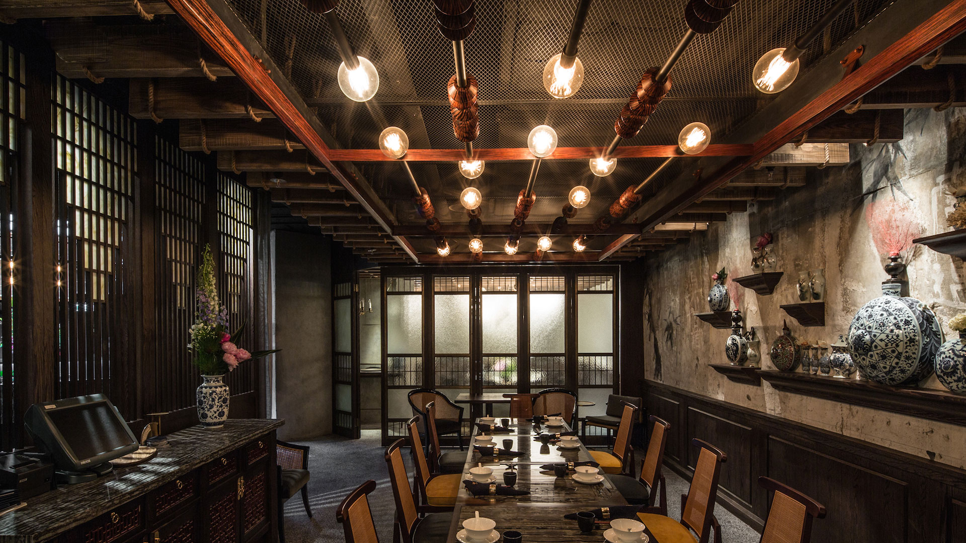 MOTT 32 hero asset