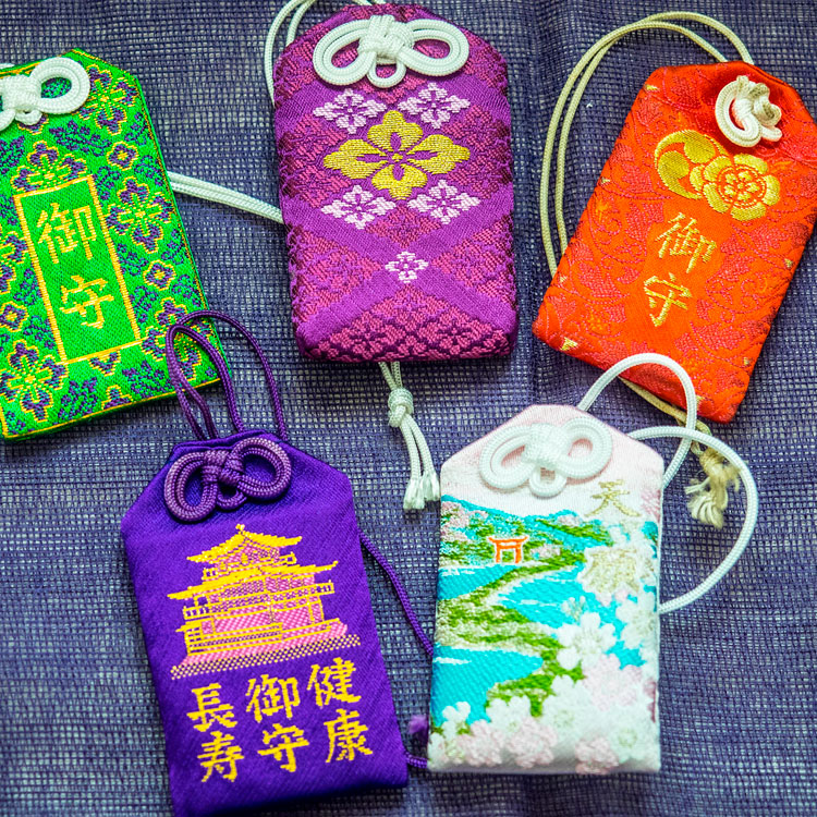 Imagen de amuletos japoneses