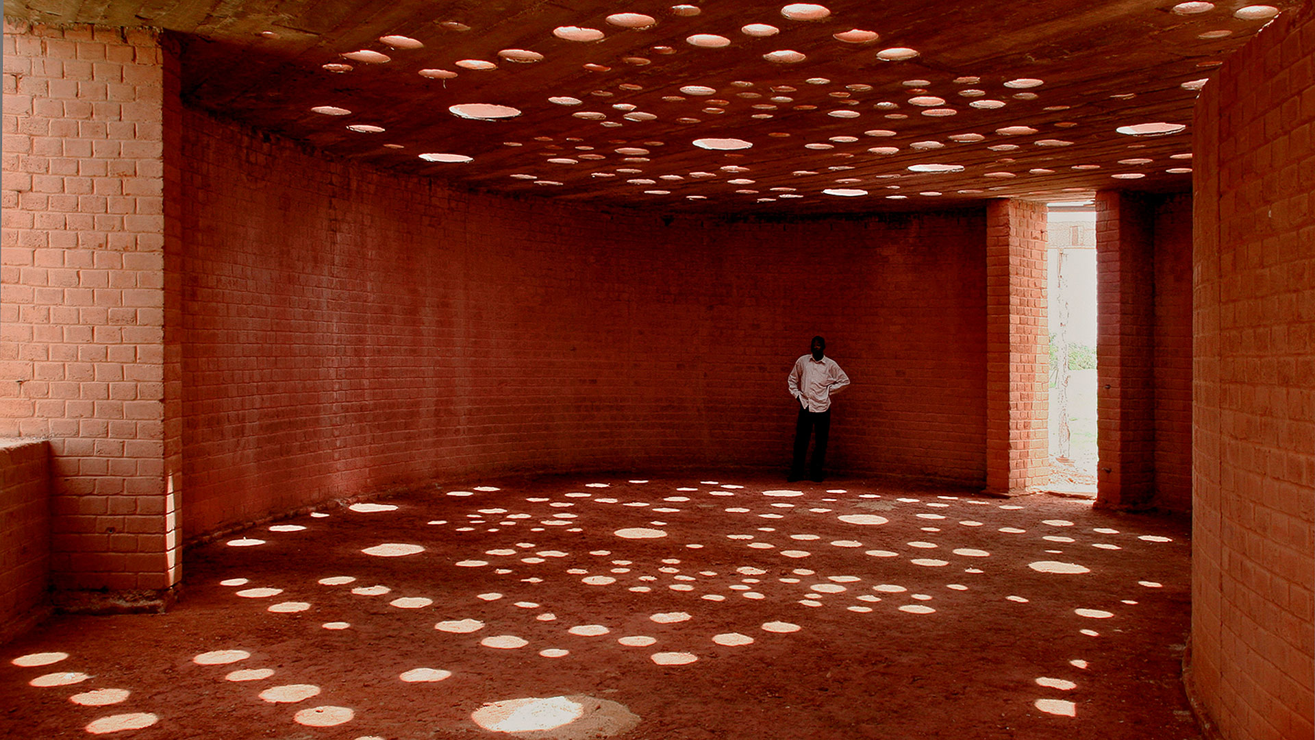 Imagen de un edificio proyectado por Francis Kéré