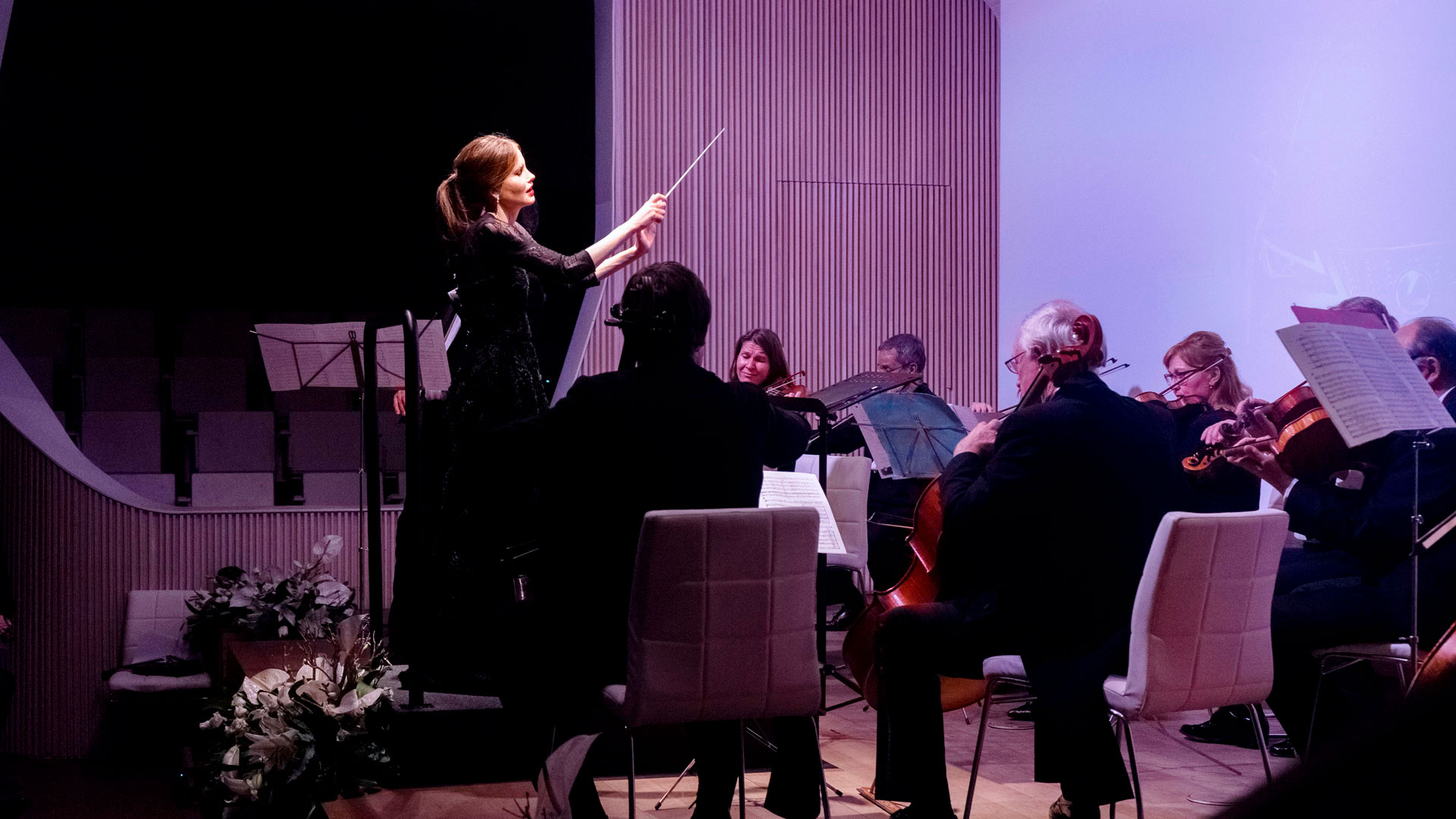 Imagen de la directora de orquesta Inma Shara