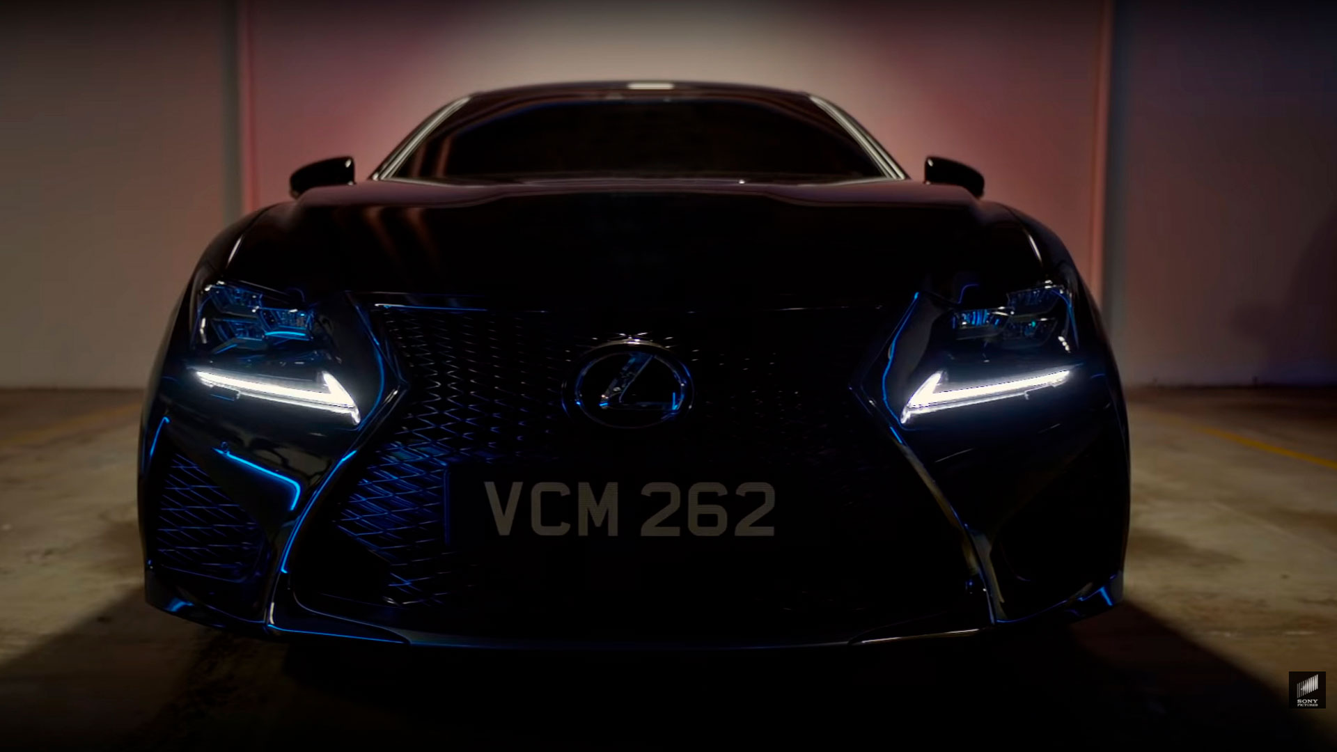 Imagen de la película Men in Black con el Lexus RC
