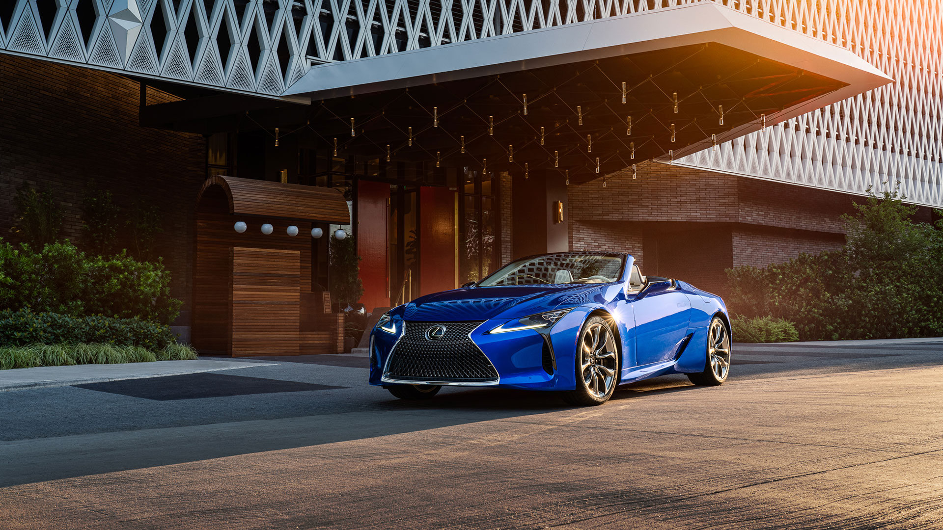 lexus venecia hero asset