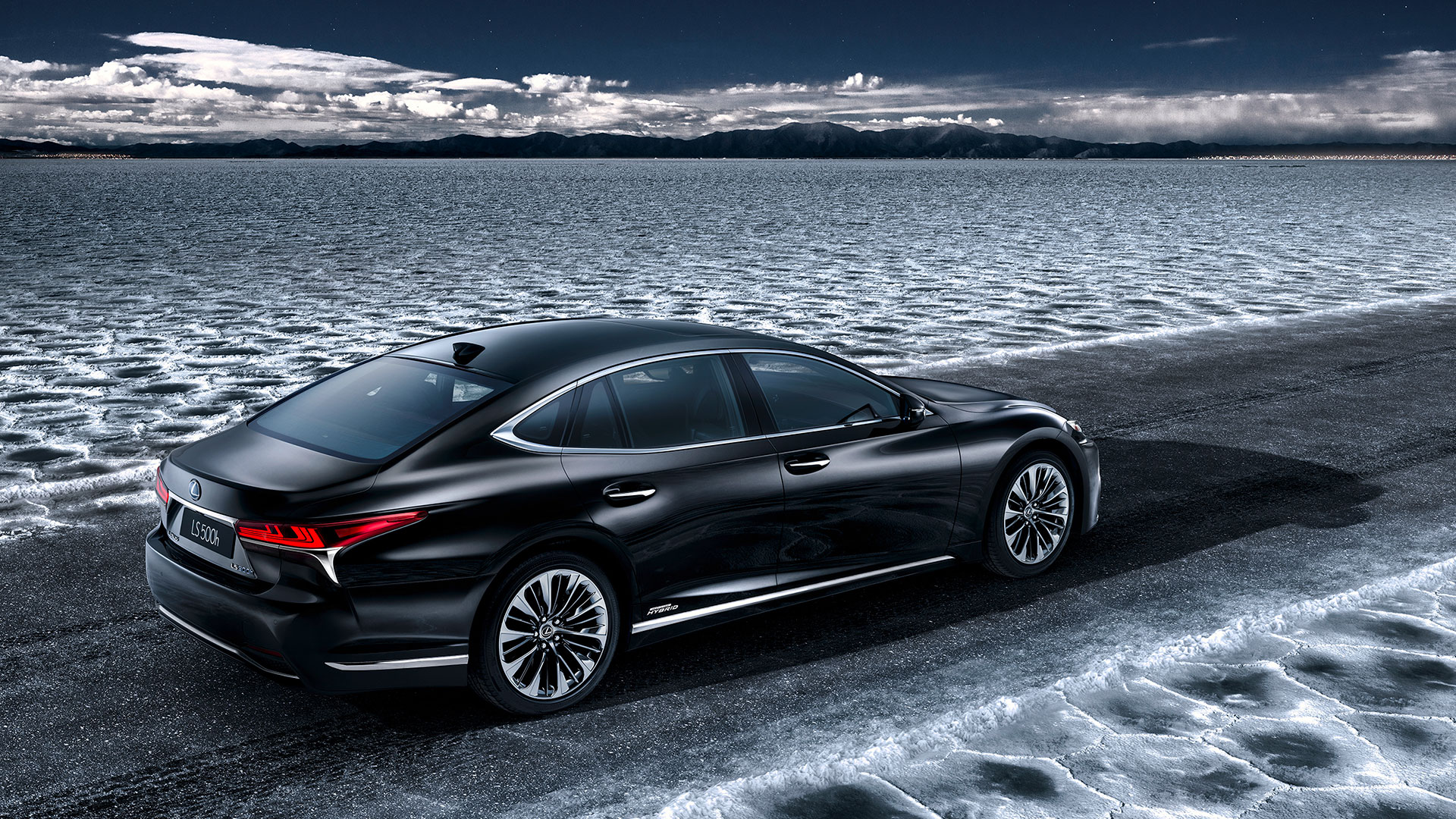 nuevo LS 500h en el Salón del Motor de Ginebra 2017 hero asset