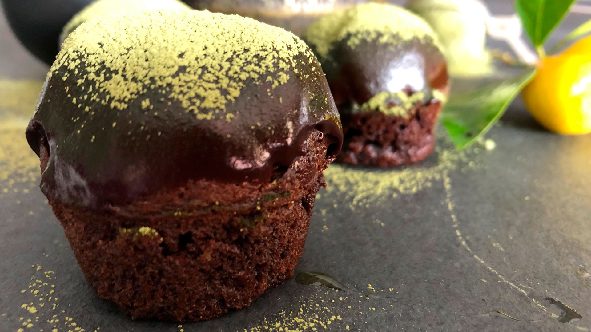 Imagen de un bizcocho de té Matcha