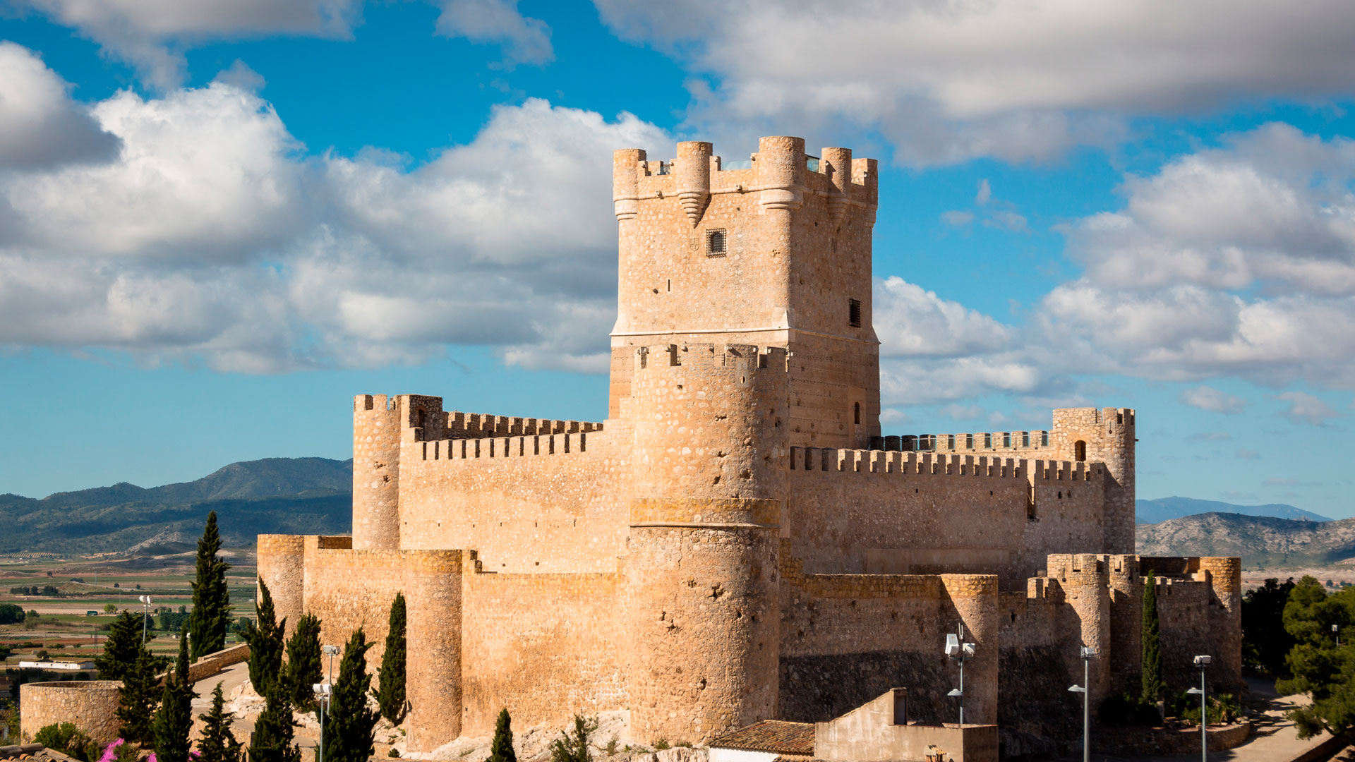 Ruta de los Castillos con Lexus hero asset