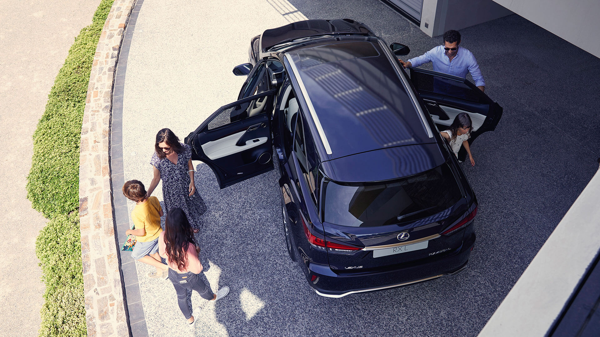 2021 lexus rx l gallery lifestyle 02