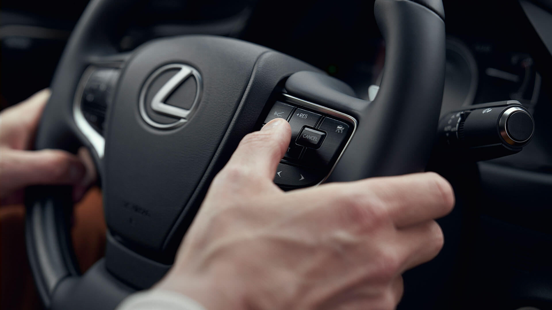 2022 lexus es overview gallery lifestyle 04