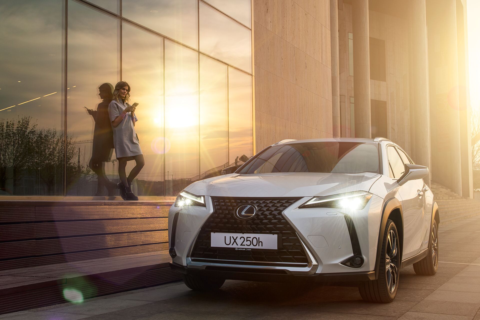 Weisz Fanni Lexus UX 7
