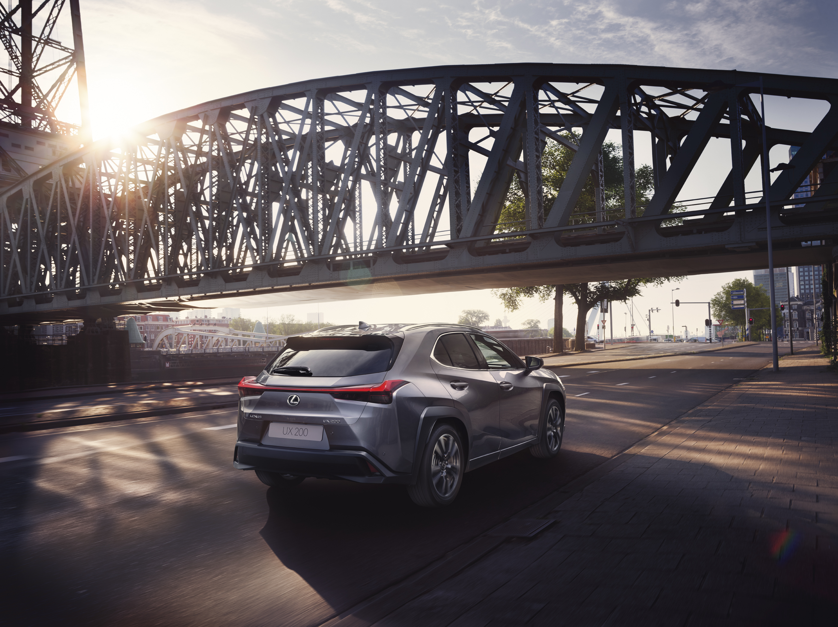 UX200 LUXURY MY19 EU 12 preview