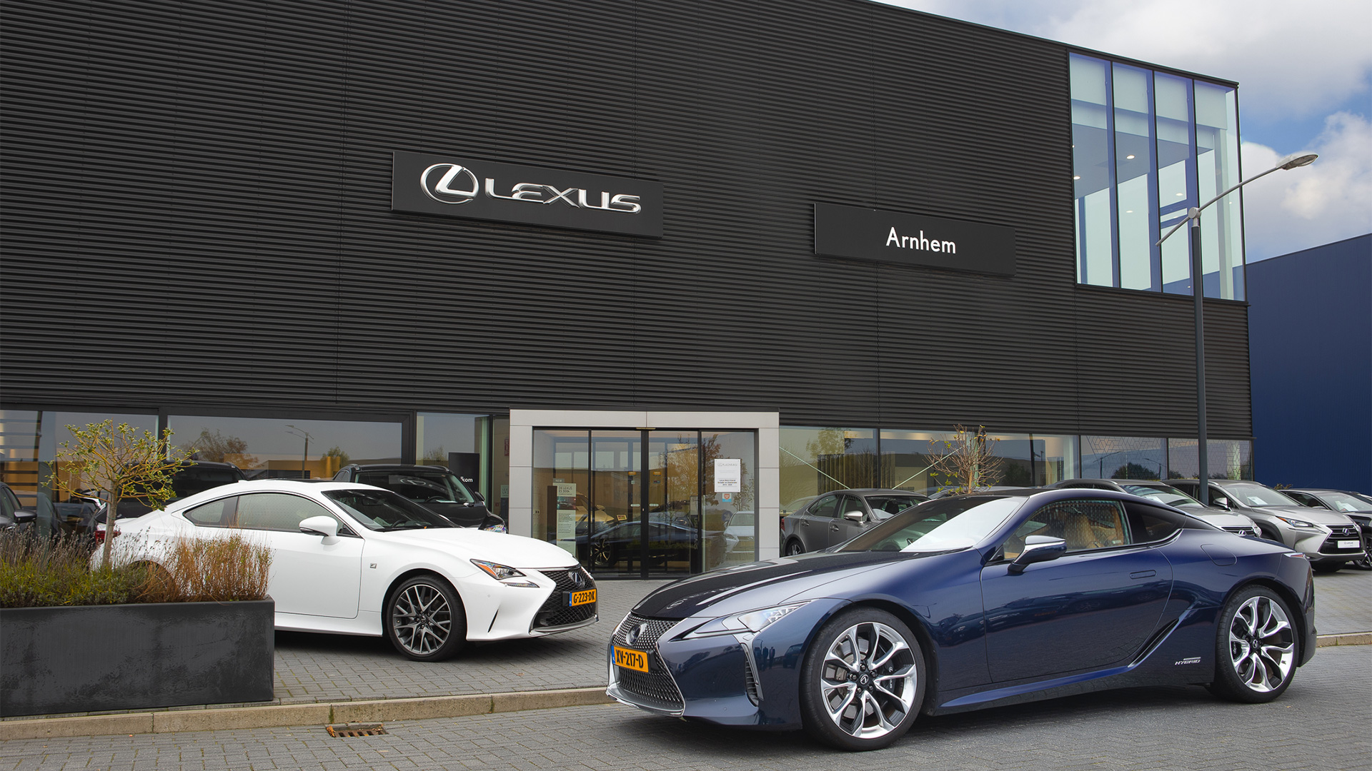 Afbeelding van het pand van Lexus Arnhem