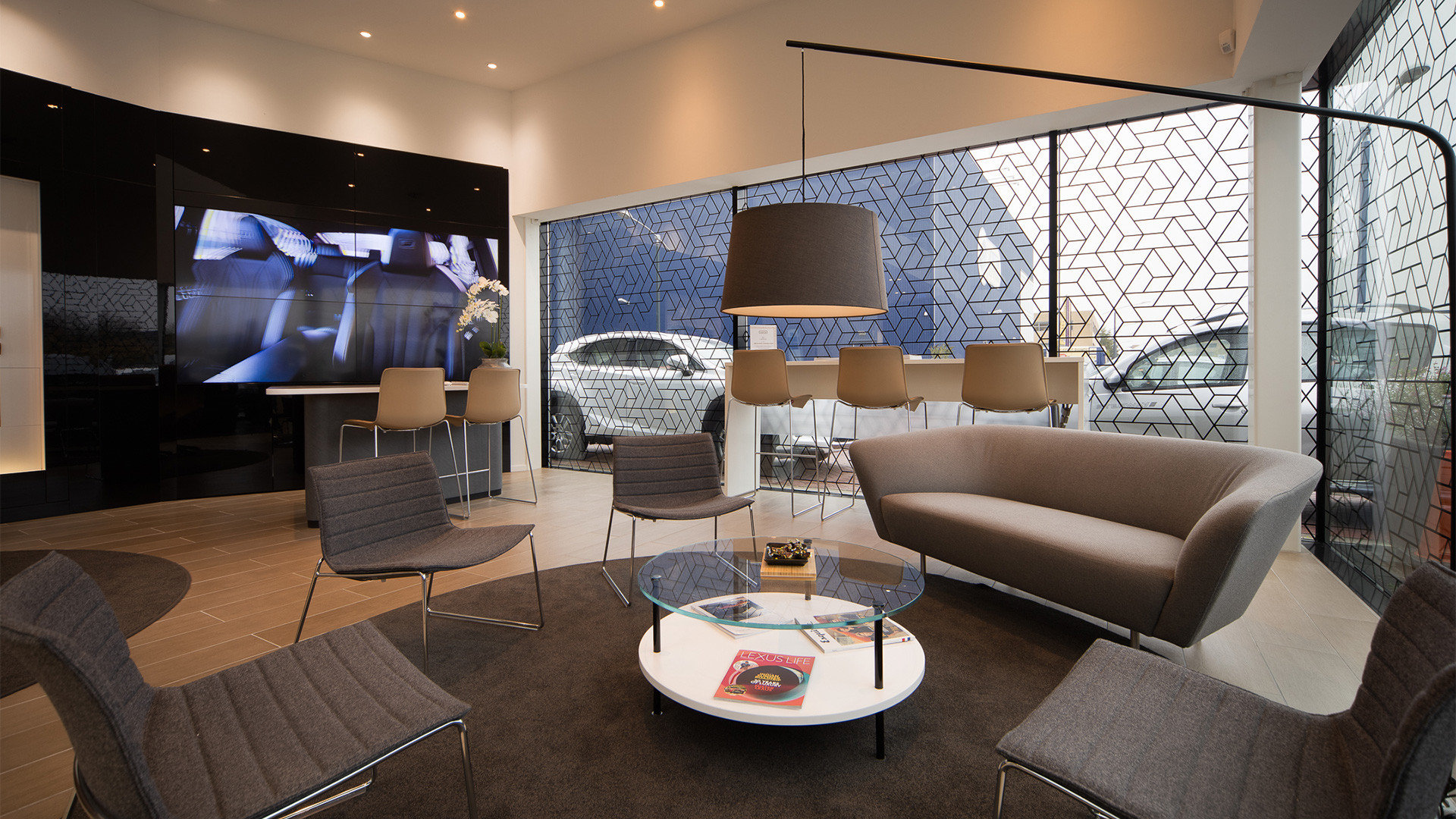 Showroom van Lexus Arnhem
