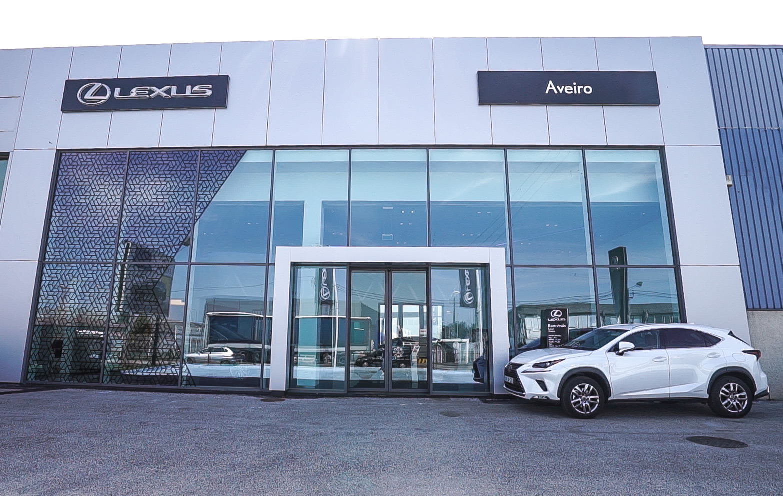 lexus continua a expandir a sua rede Hero