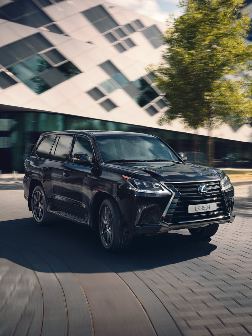 LX 570 Black Vision Picture