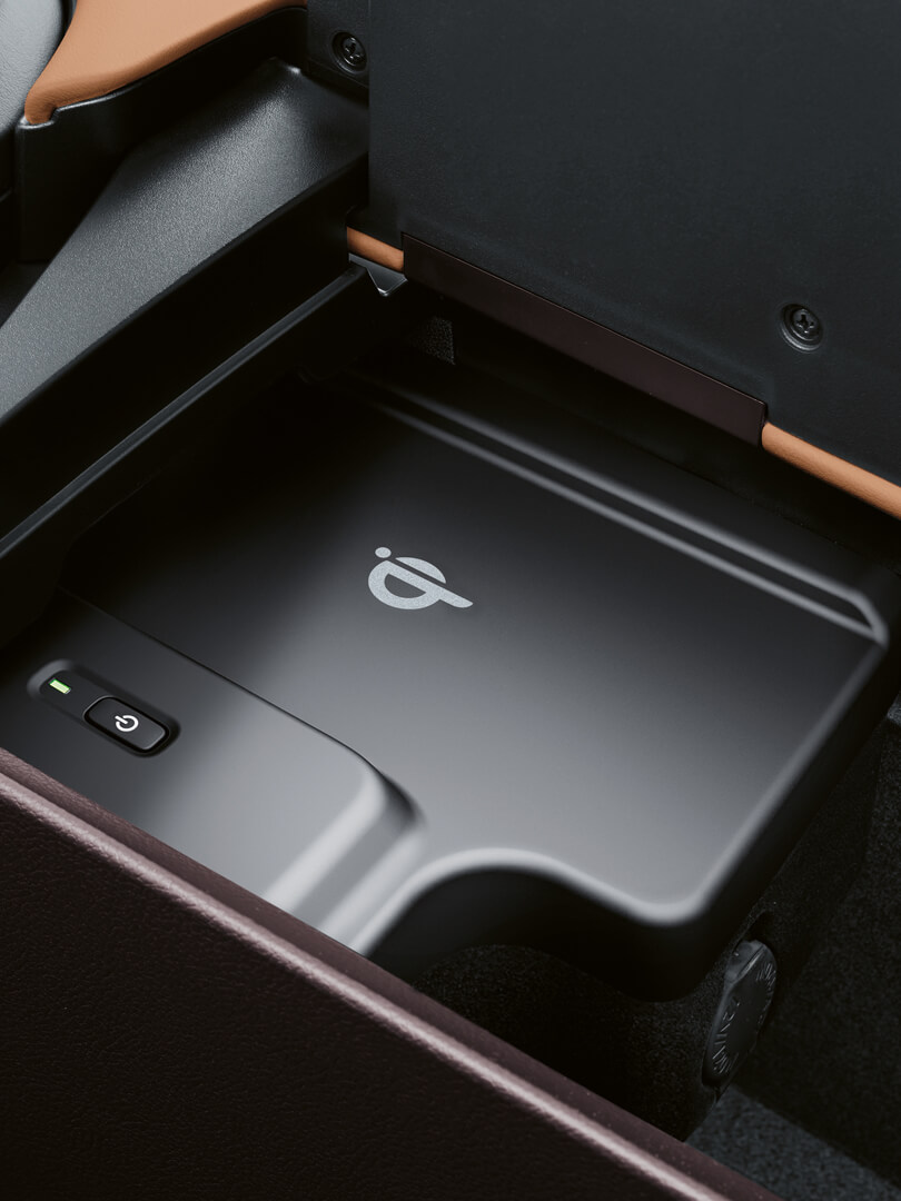 Parallax Image 2 Wireless Smartphone Charger